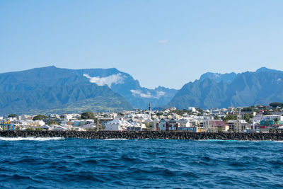 Closeup of ocean view of st. pierre, reunion island with the entre-deux at the center of the picture