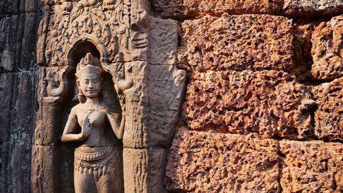 Statue of buddha against wall