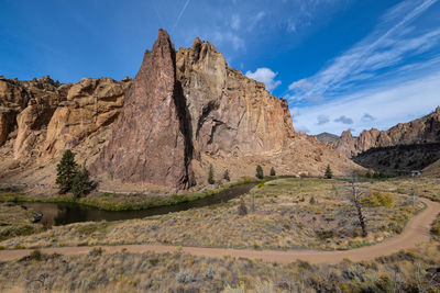 Scenic view over a hiking trail at smith rock state park in oregon