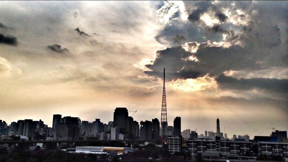 building exterior, architecture, sky, city, built structure, cloud - sky, cityscape, cloudy, sunset, residential building, silhouette, cloud, weather, residential district, city life, dusk, river, water, residential structure, building