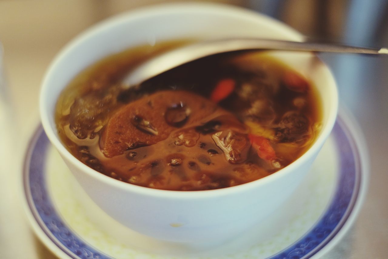 HIGH ANGLE VIEW OF FRESH SOUP IN BOWL