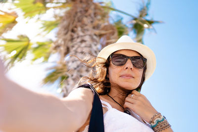 Portrait of woman wearing sunglasses