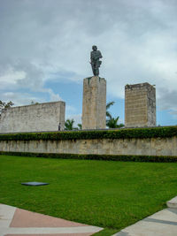 Statue of historical building against cloudy sky