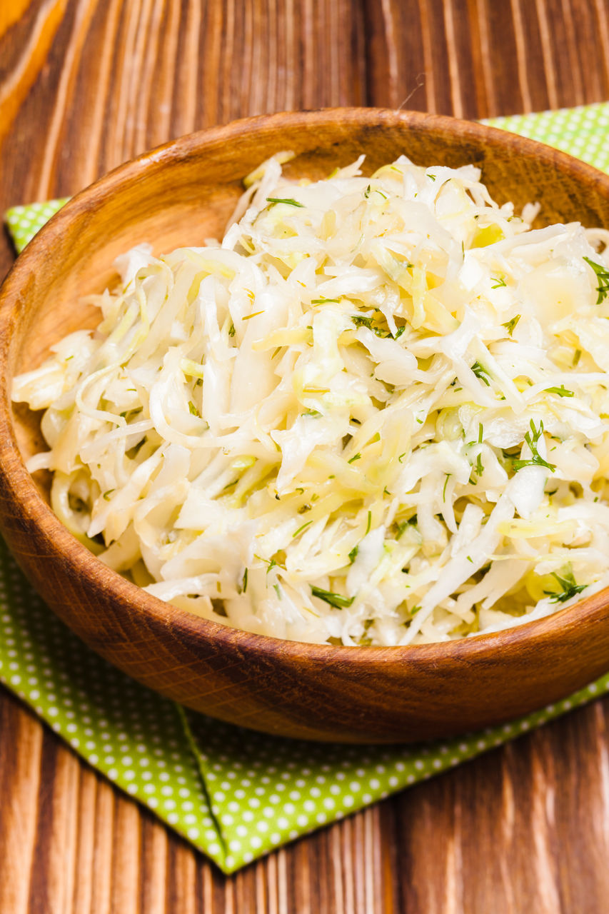 CLOSE-UP OF PASTA IN PLATE