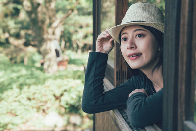 Portrait of smiling young woman wearing hat