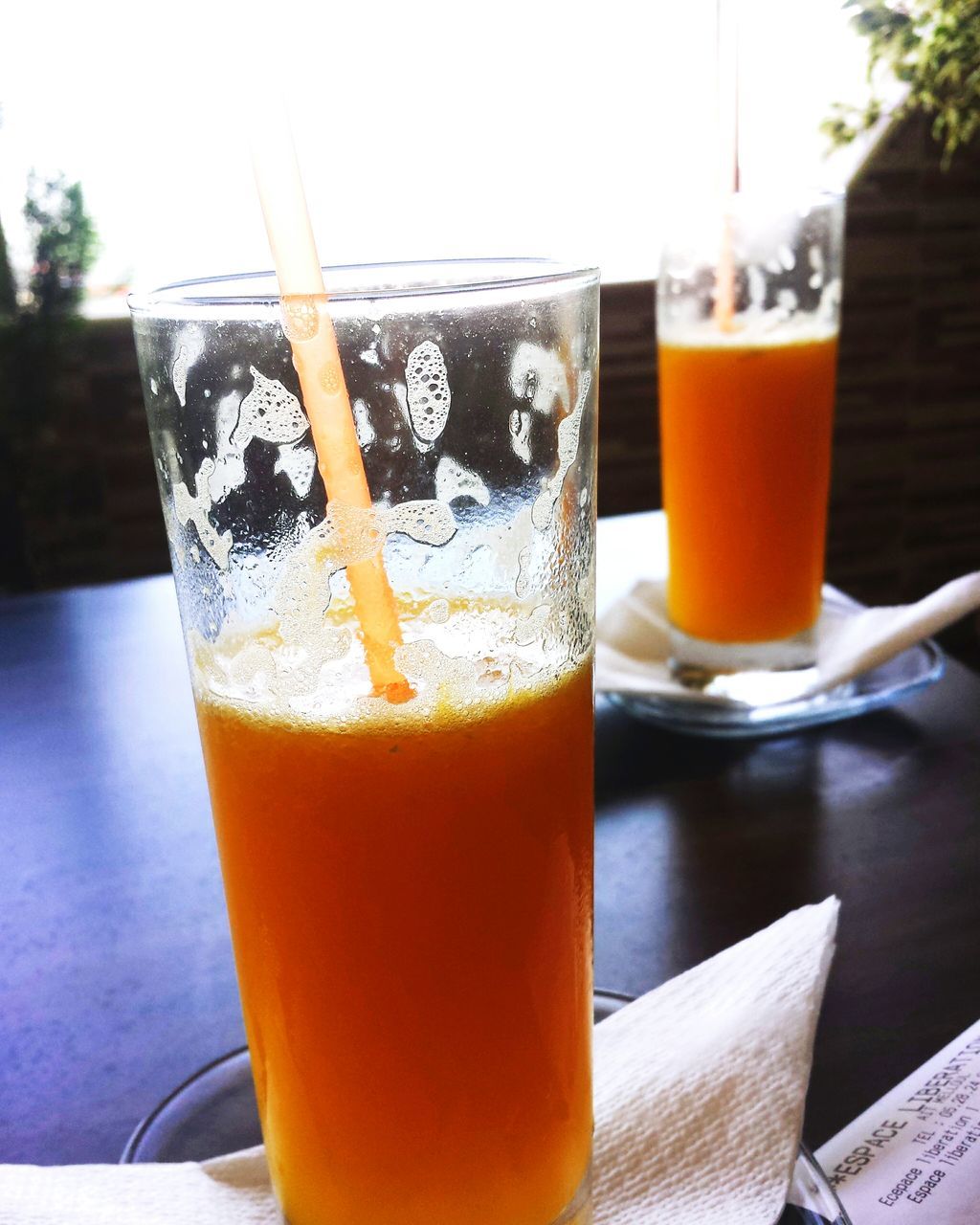 CLOSE-UP OF DRINK WITH JUICE ON TABLE