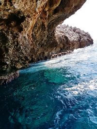 Waves splashing on rocks