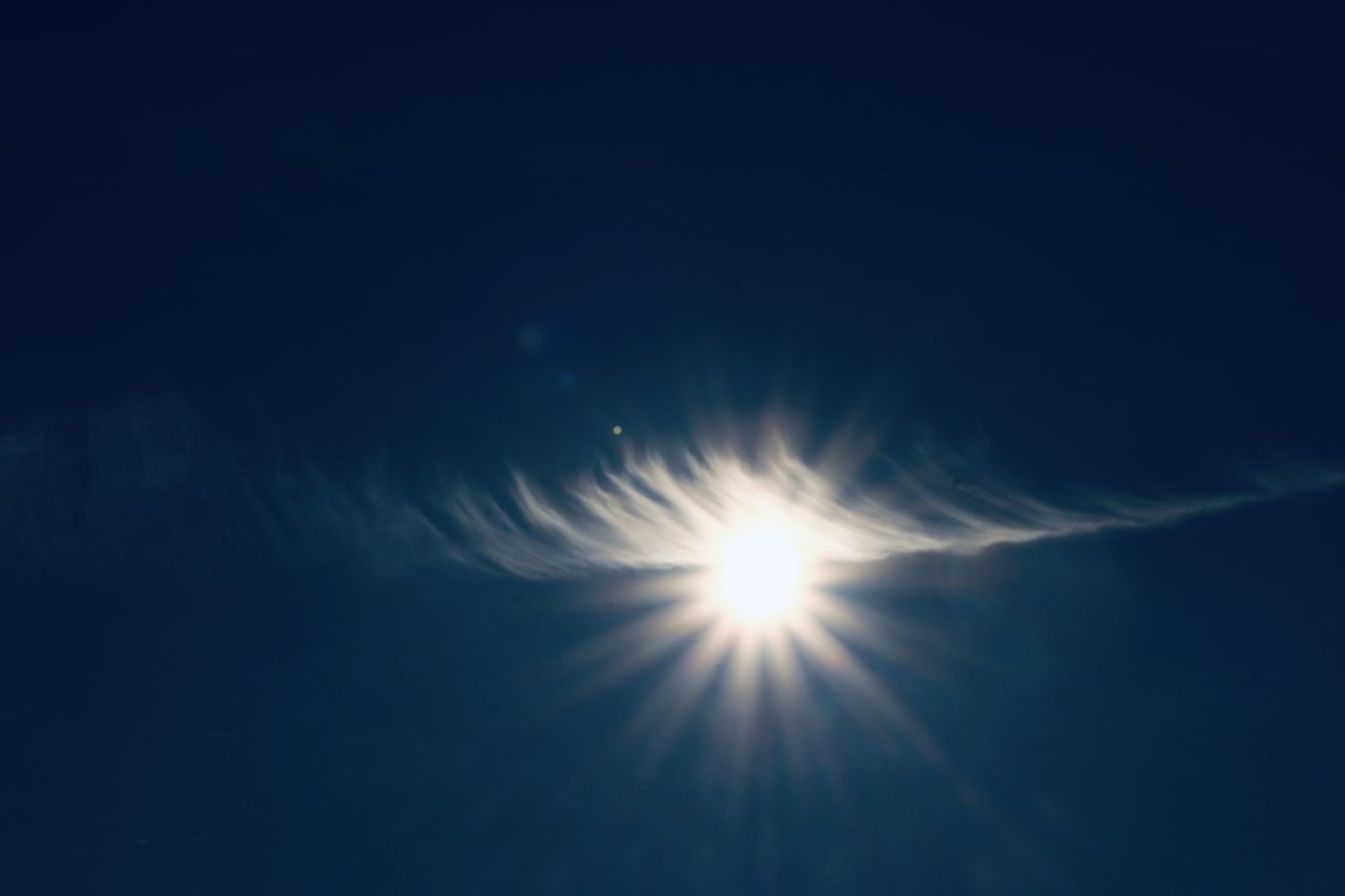 LOW ANGLE VIEW OF SUN SHINING IN SKY