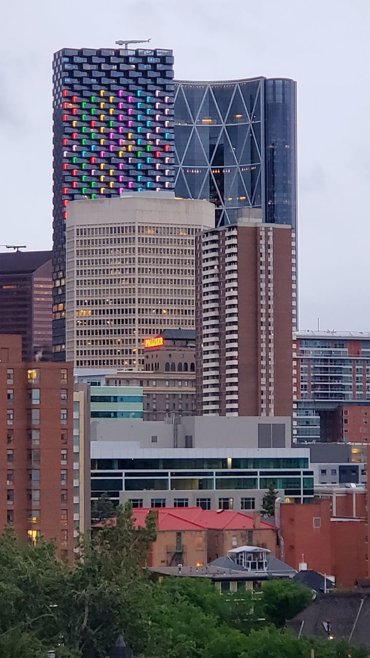 LOW ANGLE VIEW OF MODERN BUILDINGS AGAINST SKY