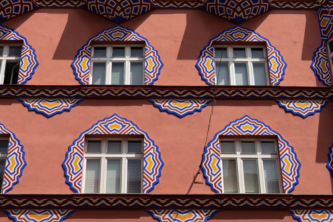 architecture, built structure, window, building exterior, building, pattern, no people, full frame, multi colored, iron, ornate, day, outdoors, city, backgrounds, facade, residential district, house