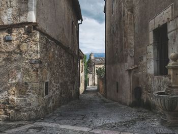 Narrow alley amidst buildings in city