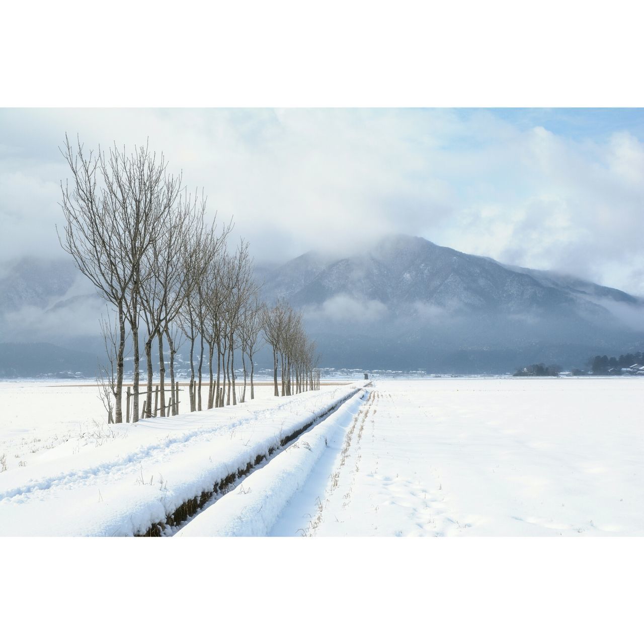 snow, transfer print, winter, cold temperature, sky, tranquil scene, mountain, tranquility, scenics, auto post production filter, beauty in nature, nature, landscape, season, weather, water, cloud - sky, cloud, mountain range, covering