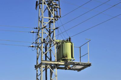 Electricity transformer as part of the power grid and power supply