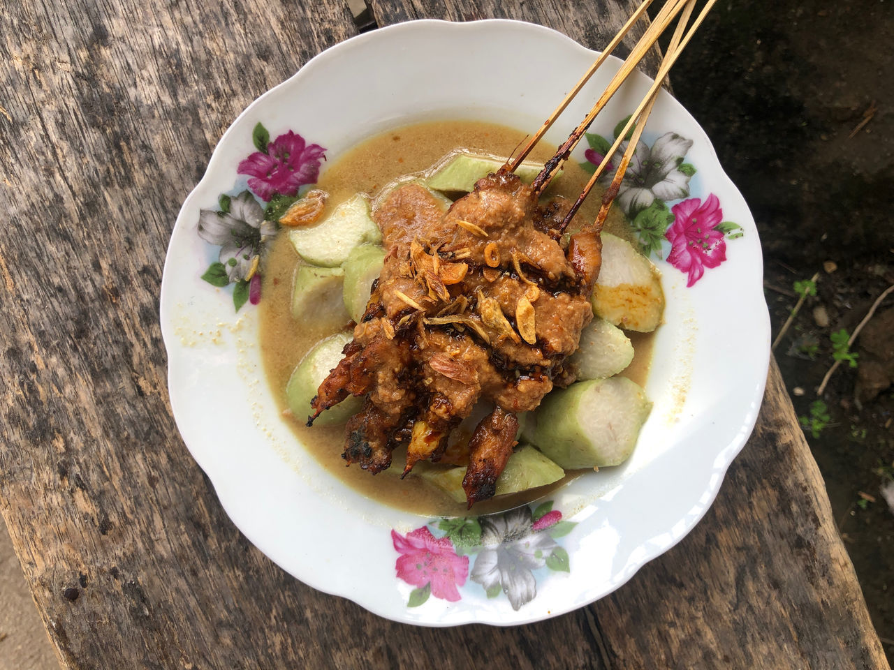 HIGH ANGLE VIEW OF MEAL SERVED ON TABLE