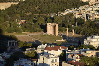 Temple of olympian zeus in town