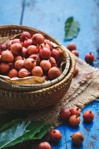 Figs in wicker basket on wooden table