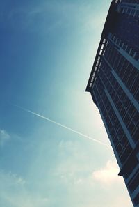 Low angle view of vapor trail in sky