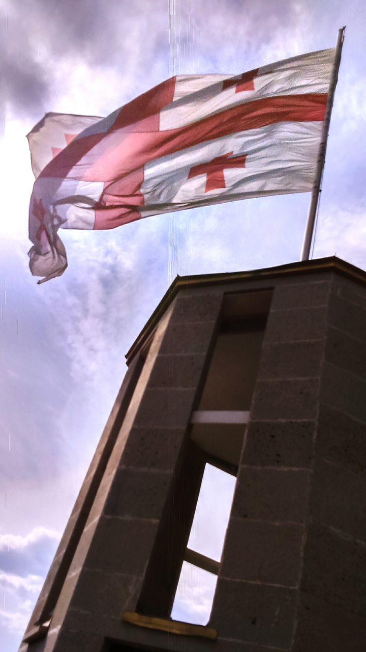 low angle view, architecture, building exterior, built structure, sky, cloud - sky, cloud, cloudy, building, modern, day, city, outdoors, no people, tall - high, overcast, architectural feature, exterior, weather