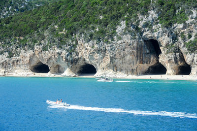 Scenic view of sea against mountain