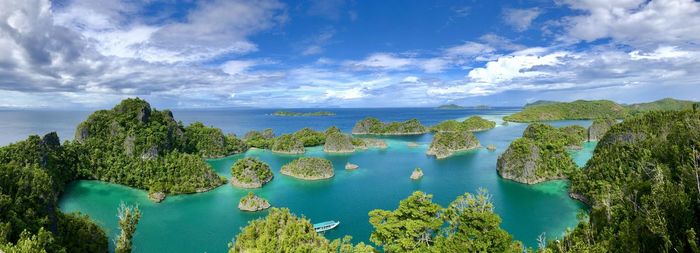 Panoramic view of lake against sky