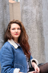 Woman looking away while sitting outdoors