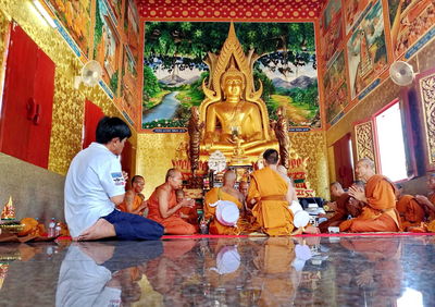 Statue of man sitting in temple