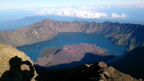 Scenic view of mountains against cloudy sky from mt rinjani