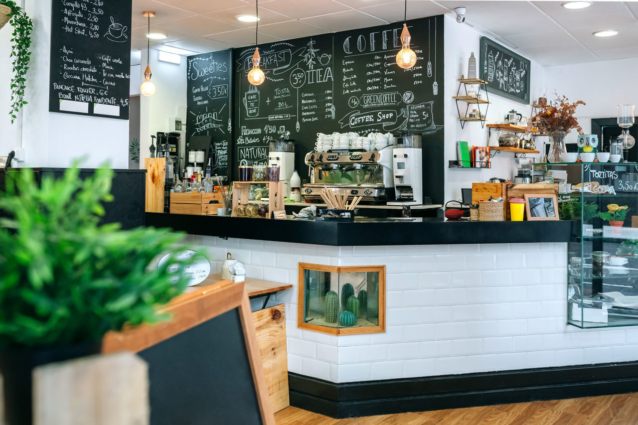 VIEW OF RESTAURANT AND TABLE IN STORE