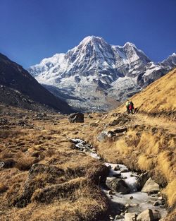 Trekking in nepal on the annapurna circuit