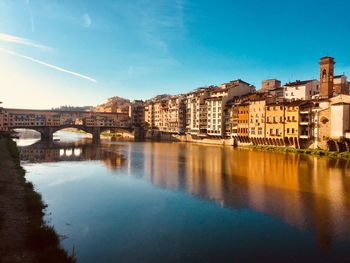 Florence, view of the ponte vecchio in the morning