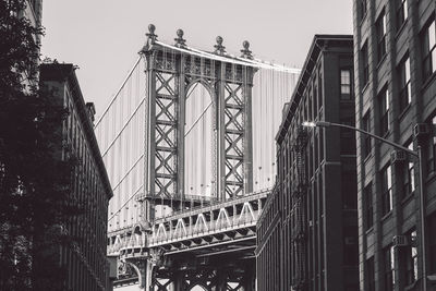 Low angle view of manhattan bridge against sky