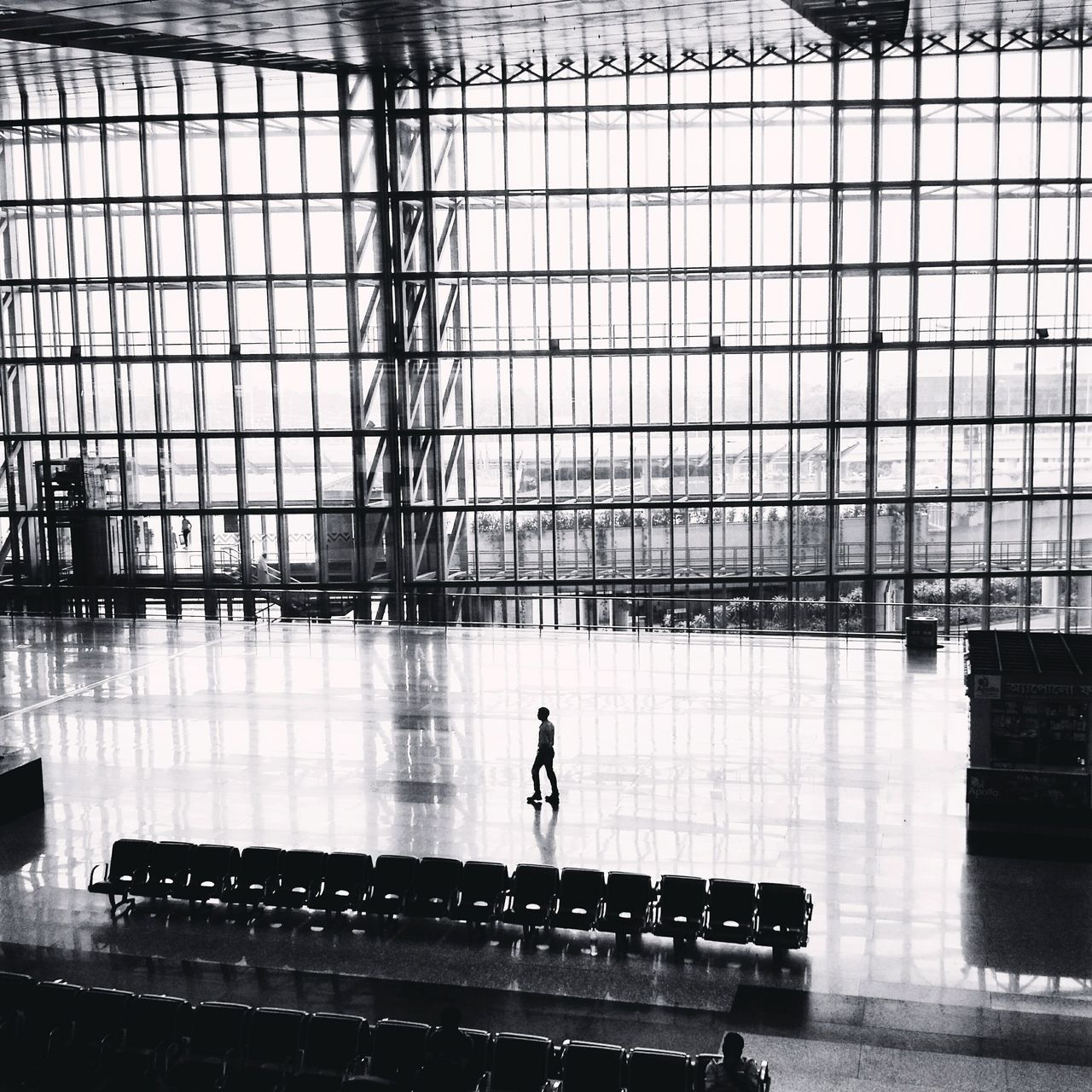 indoors, men, lifestyles, leisure activity, full length, silhouette, person, walking, built structure, architecture, unrecognizable person, standing, window, railroad station, glass - material, city life, modern, transportation