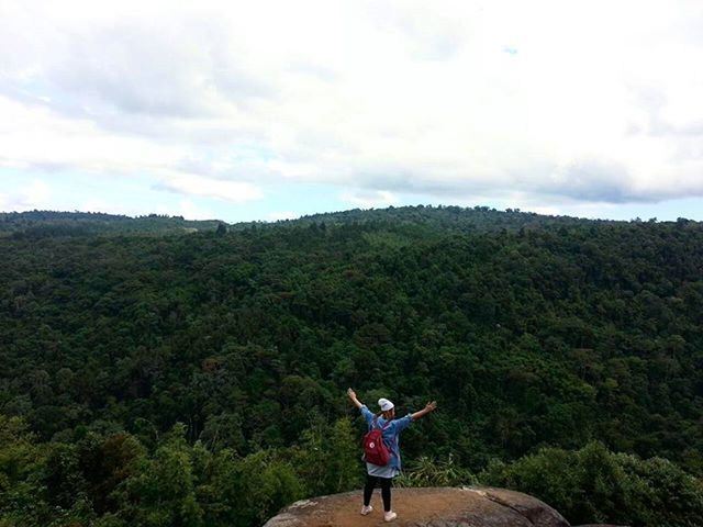leisure activity, lifestyles, full length, casual clothing, rear view, mountain, standing, sky, hiking, men, tree, person, backpack, tranquil scene, landscape, beauty in nature, nature, scenics