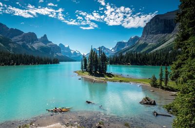 Panoramic view of lake and mountains against sky