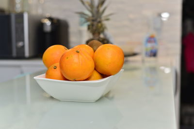 Close-up of orange fruits in bowl