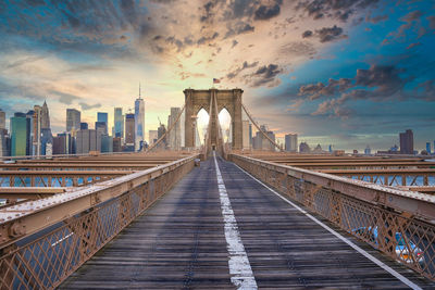 Magical sunset view of the brooklyn bridge. empty bridge with no people during lockdown