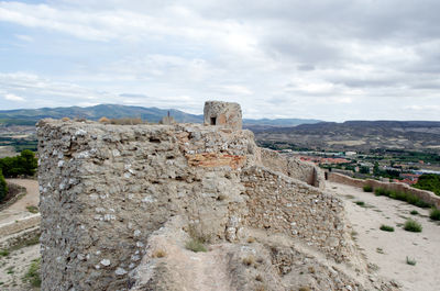 Ruins of building against cloudy sky
