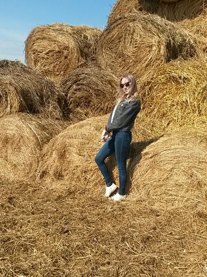 full length, sunlight, casual clothing, happiness, sky, one person, adults only, hay, nature, only men, outdoors, day, adult, one man only, people, bale, haystack