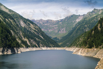 Lago di vogorno in tessin by the contra dam verzasca dam