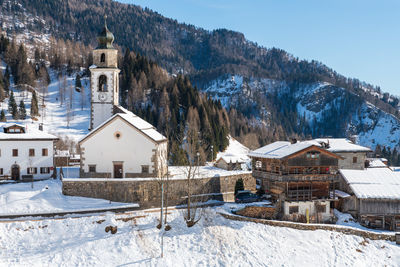 Historic village of sauris di sotto in the snow. winter dream. italy