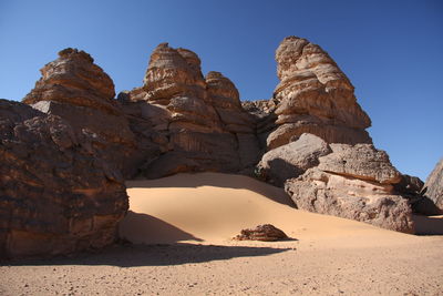 Scenic view of rocks against clear sky akakus mountain, libya