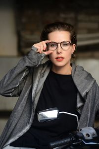 Portrait of mid adult woman wearing eyeglasses