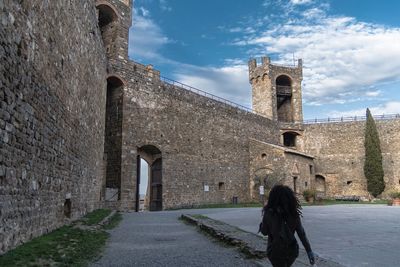 Old ruins of historic building against sky