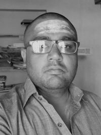 Portrait of man wearing eyeglasses