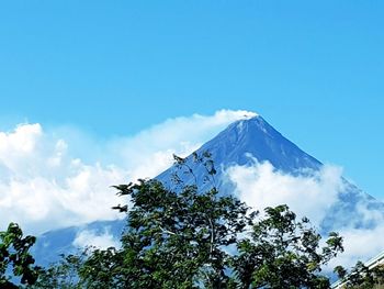 Scenic view of snowcapped mountain against sky