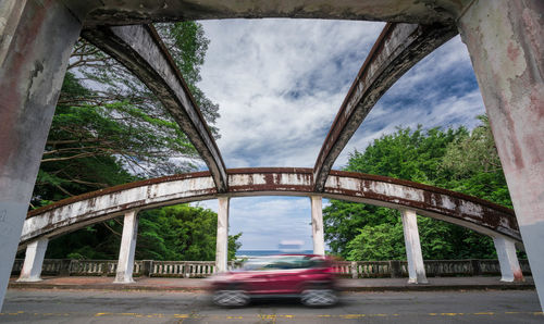 Arch bridge against sky