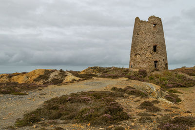 Old ruin building against sky