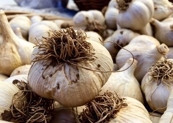 Garlic pods for sale at market stall