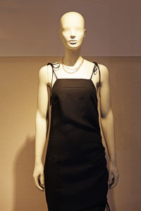 Mannequin showing summer fashion for 2021 in black