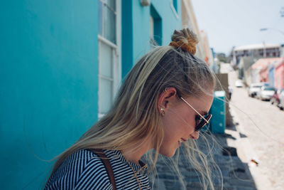 Close-up of young woman wearing sunglasses